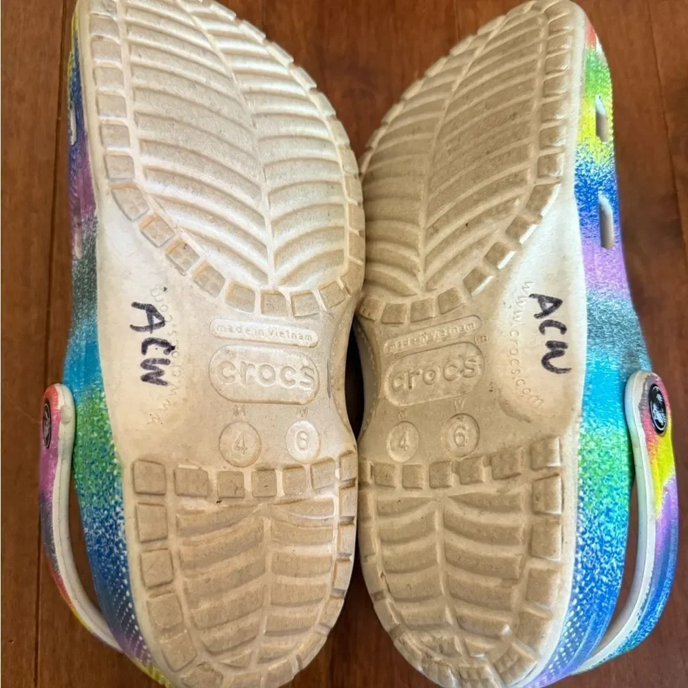 Crocs Women’s Colorful tie dye Clogs size 6